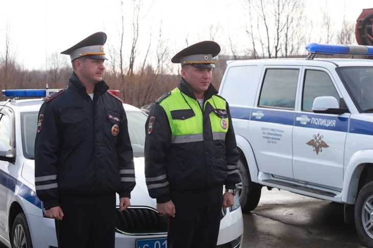 Парень с женщиной жестоко избили двух сотрудников ГИБДД в селе Усть-Изесс