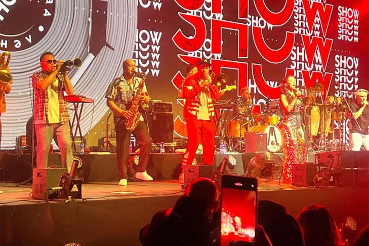 Шнур не сдержал обещание и матерился на концерте в Новосибирске