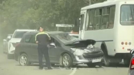 Автобус и легковушка столкнулись в Новосибирске