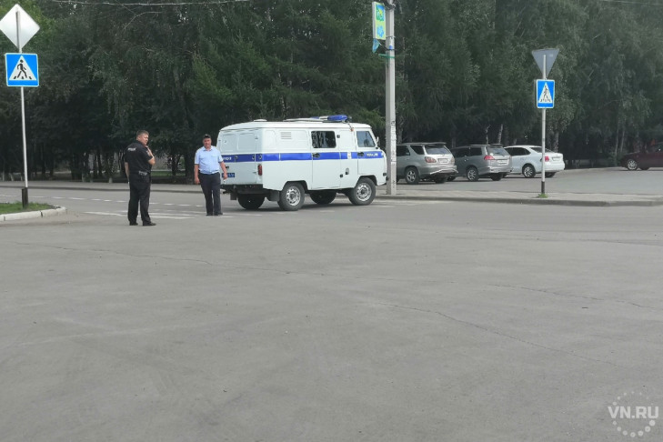 Названа причина эвакуации здания администрации в Болотном