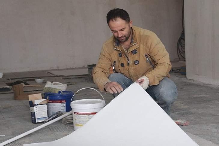 Массово ремонтируют квартиры новосибирцы на самоизоляции
