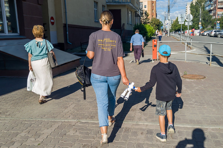 Мать-наркоманка склонила ребенка к употреблению наркотиков в Новосибирске