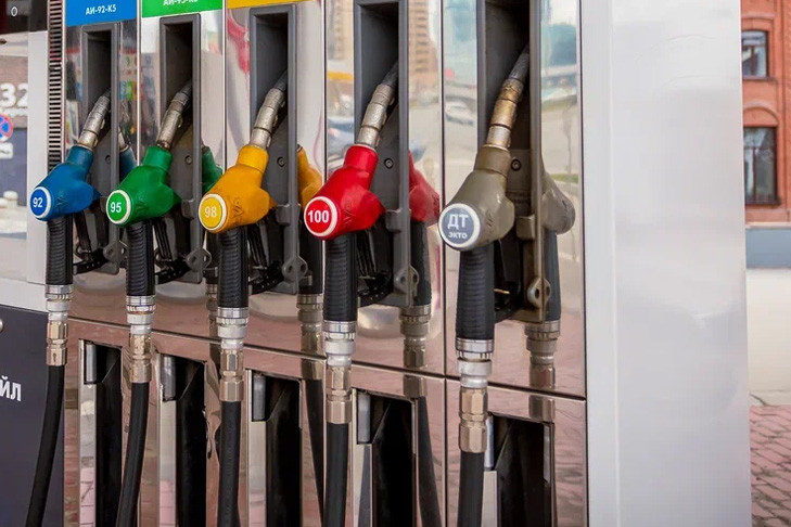 В Новосибирске подешевел бензин марок АИ-92 и АИ-95