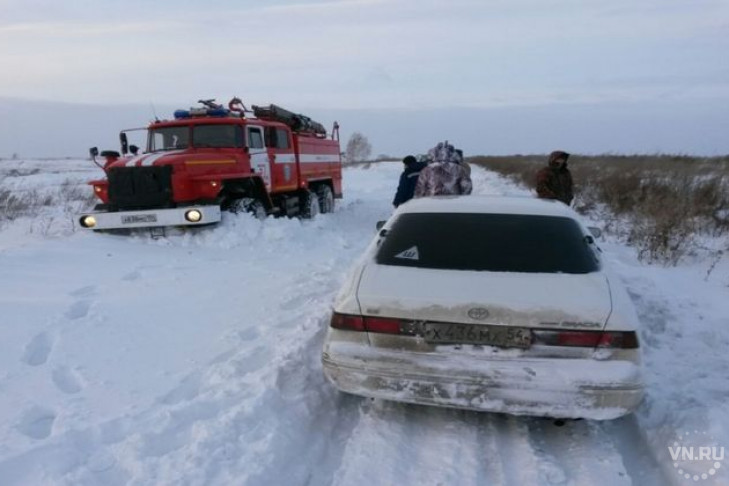 25 машин с рыбаками застряли в снежном плену