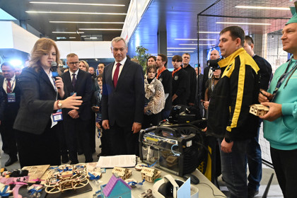 Андрей Травников закрепил позиции в ТОП-10 рейтинга губернаторов