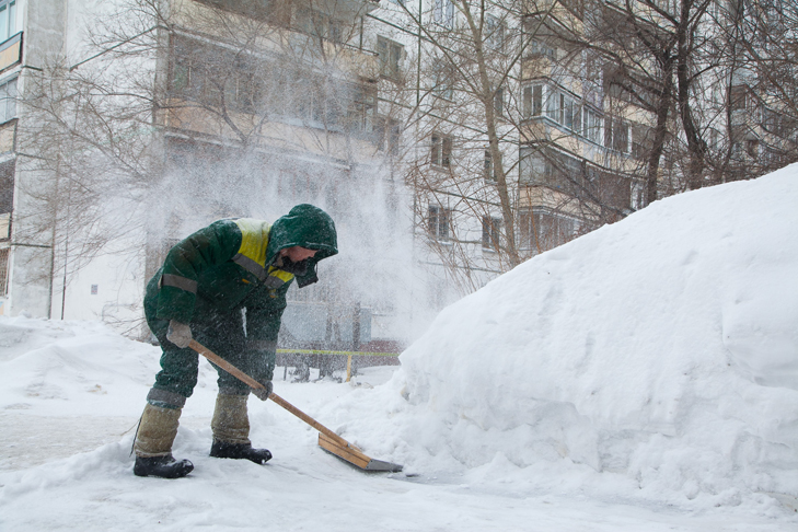 Танюшин Алексей-5172 уборка дворники снег.jpg