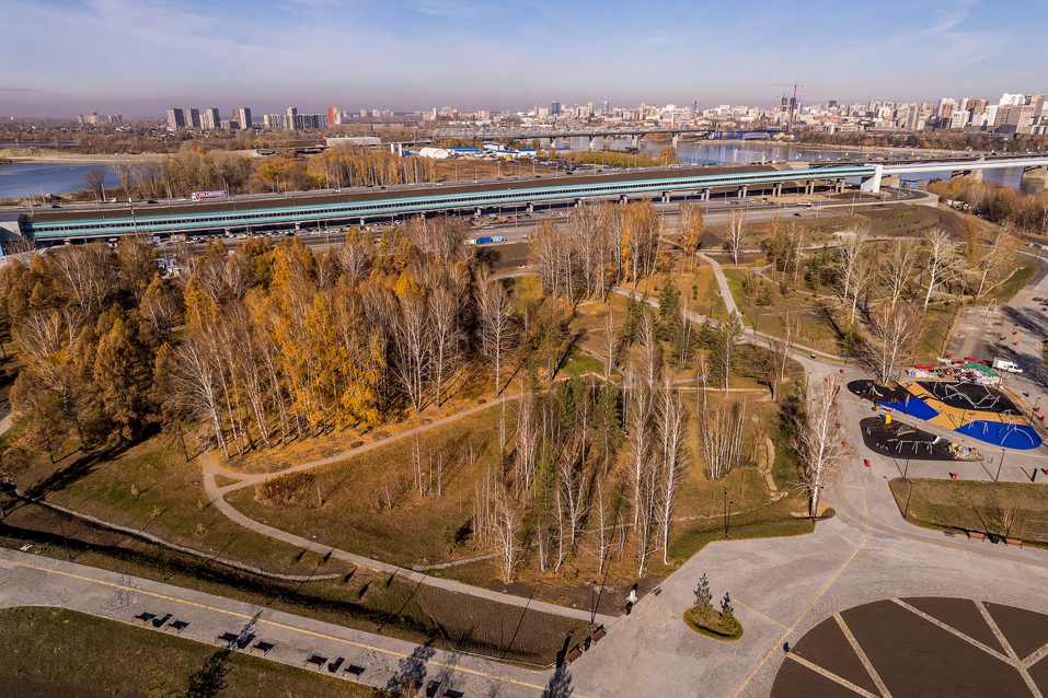 Возле новосибирска. Осень в Новосибирске. Парка «Арена», в Кировском районе Новосибирска. Парк Арена Новосибирск фото. Новая ледовая Арена в Новосибирске.