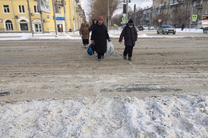 Первый снегопад. 19 Декабря снега было ответ. Новосибирские пробки.