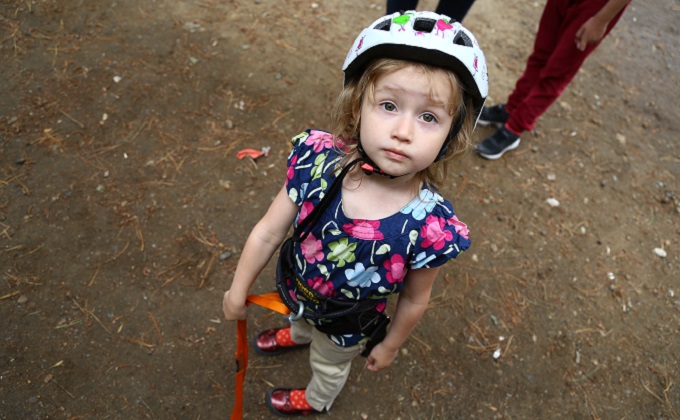 TAN_2495 дети лето альпинист веревочный парк скалодром ребенок.JPG