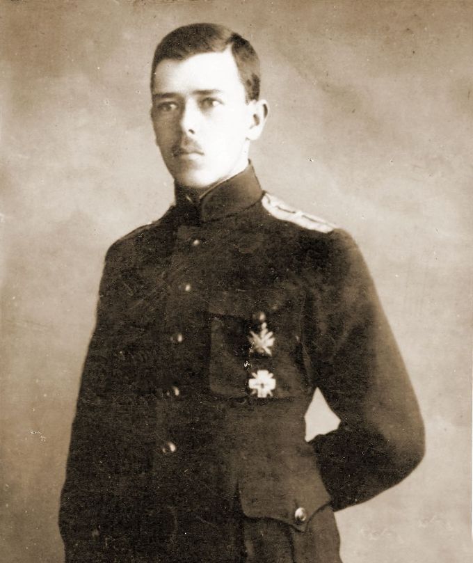 М_ Зверев в Алексеевском военном училище 1916.jpg