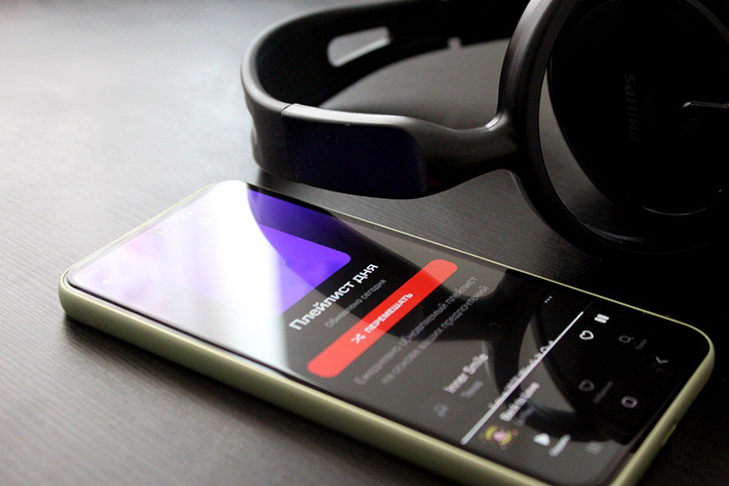 Музыка смартфон Дарья Плаксина.jpg