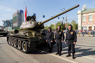 День защитника Отечества-2023: особые открытки и поздравления участникам СВО