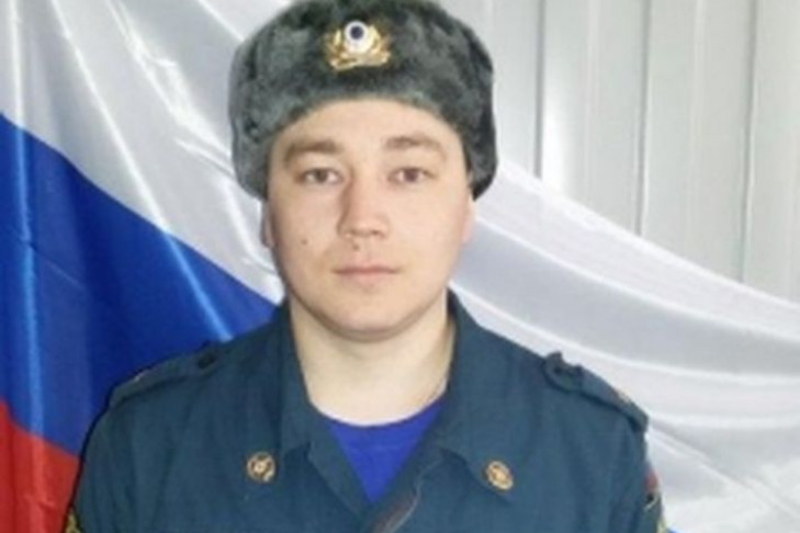 Пожарный спас жительницу Новосибирска из задымленного лифта