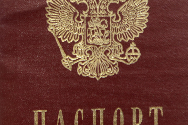 Офицер полиции продал новосибирцу собственный паспорт