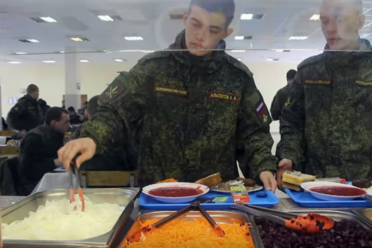 Минобороны РФ сняло ролик о пользе лука в армии