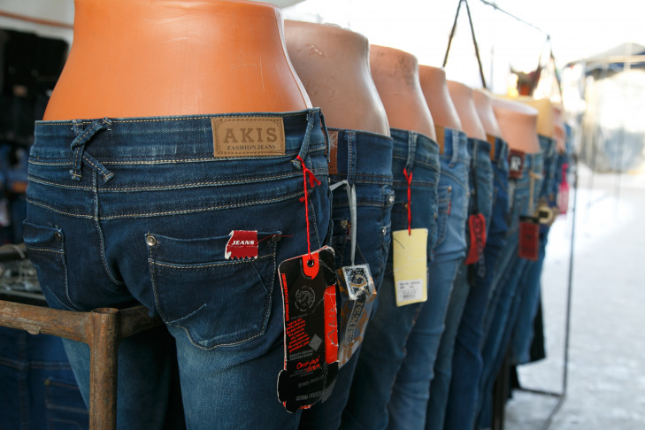 Сибирячка отсудила у бутика 20 тысяч за бракованные джинсы