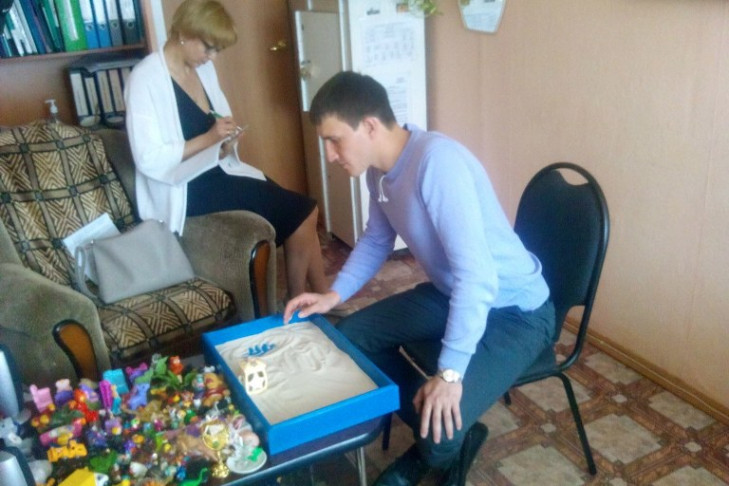 Новосибирских зэков научат играть в песочнице