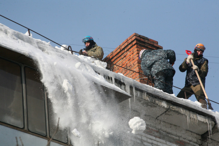 Мэрия Новосибирска заявила о чистых крышах в городе