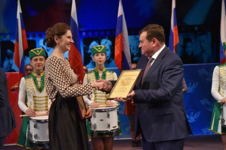 200 тысяч рублей и пеликана получила «Учитель года» в Новосибирске