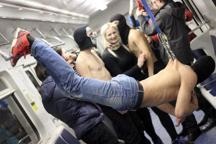 Руководство метро осудило поведение мазохистов в Новосибирске