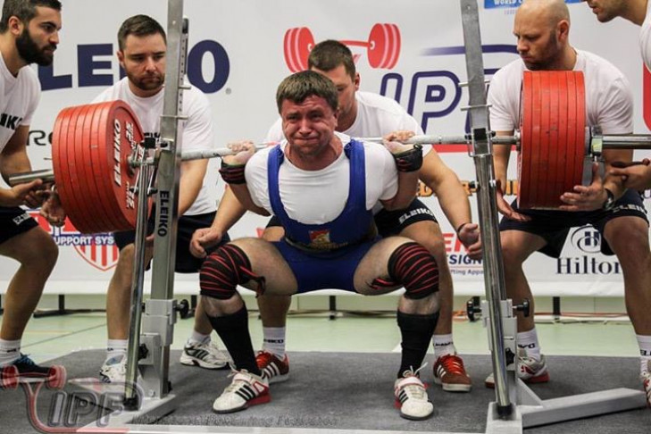 Новосибирский мастер приседаний установил мировой рекорд