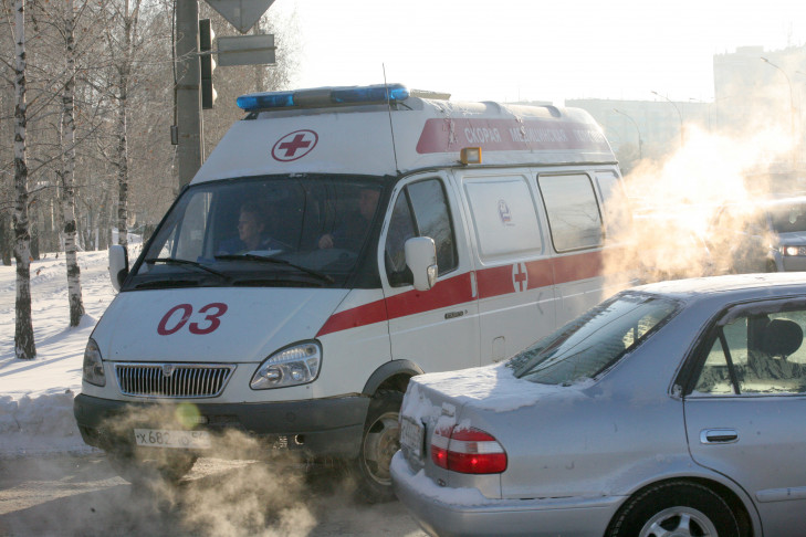 В Новосибирске няня с ребенком пострадали в машине скорой помощи