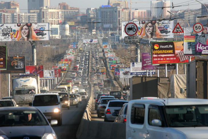 Центр Новосибирска замер в пробках на несколько часов