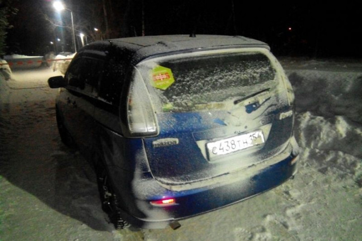 В Новосибирске инспекторы расстреляли Mazda Premacy с пьяным водителем