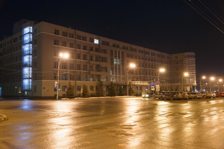 Все административные здания Новосибирска погрузились во тьму (фото)