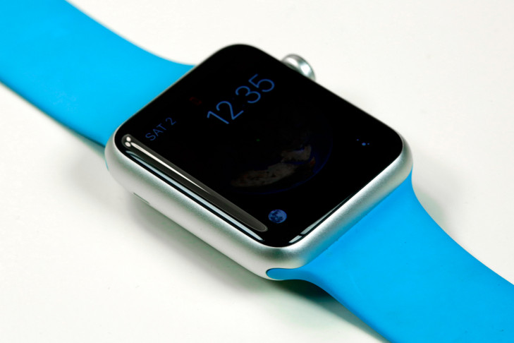 Названа стоимость первых часов Apple Watch в Новосибирске