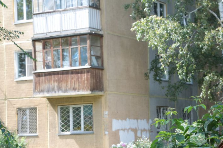 Одна из старожилов Новосибирска упала с балкона и погибла