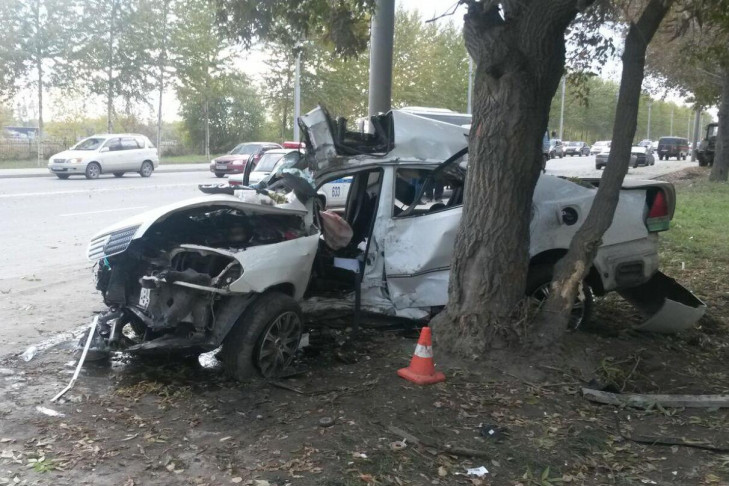Водитель праворукой «Тойоты» порвал лоб, пассажирка в больнице