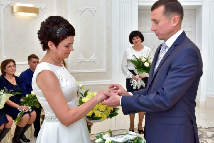 Известный новосибирский голкипер отметил серебряную свадьбу