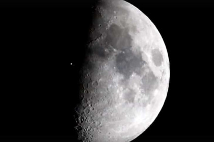 Пролет МКС на фоне Луны снял житель Новосибирска